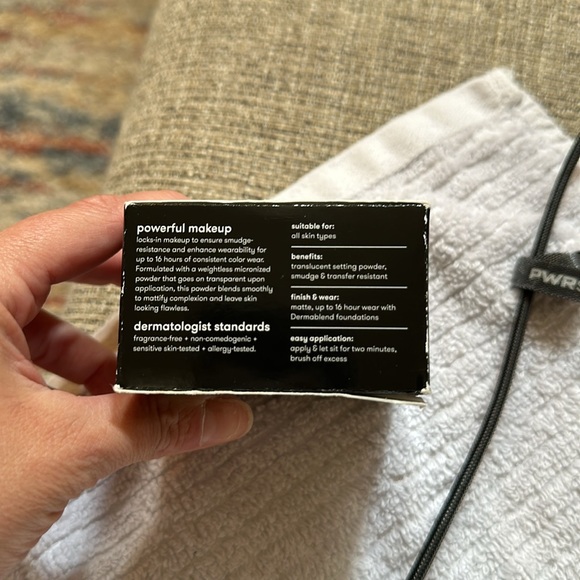 Dermablend Loose Setting Powder, Original, 1 Ounce - Picture 3 of 14